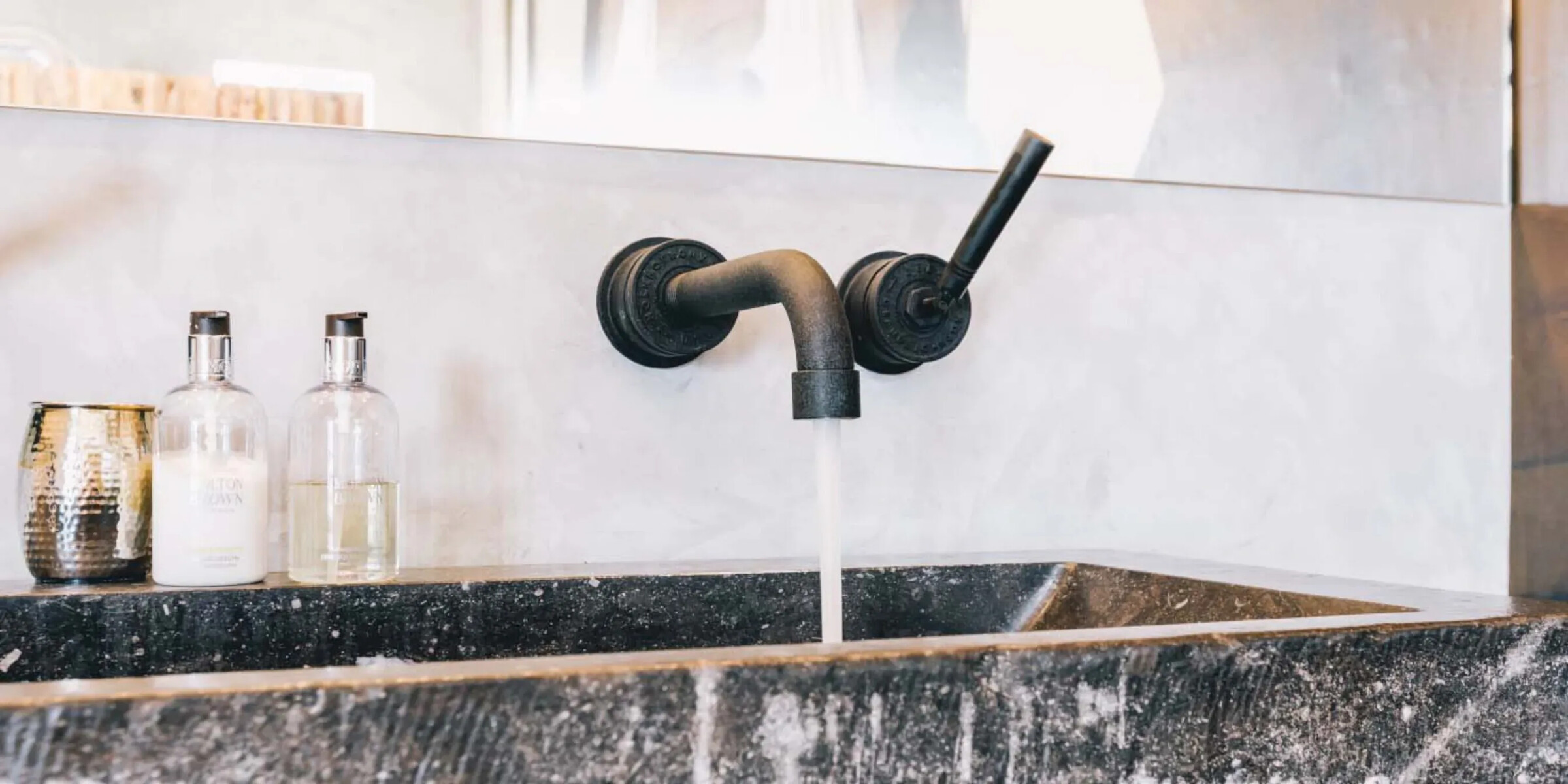 JEE O soho wall basin mixer 2688x1344 c center